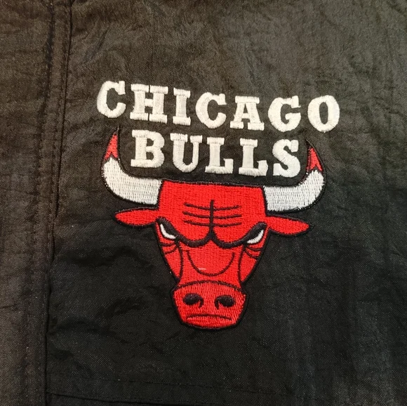 Chicago Bulls NBA Starter Jacket with Red and Black Accents - Picture 4 of 8